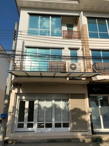 ทาวน์โฮม 3 ชั้นหลังมุม  ตกแต่งแล้ว หลังบุญถาวร โครงการทาวน์พลัสเกษตรนวมินทร์