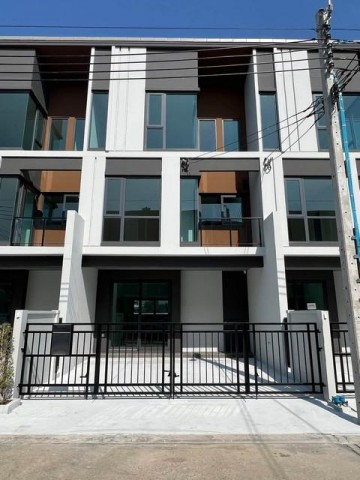 HR 10453 ให้เช่าทาวน์โฮม 3 ชั้น 3ห้องนอน โครงการบ้านกลางเมือง รามคำแหง 174