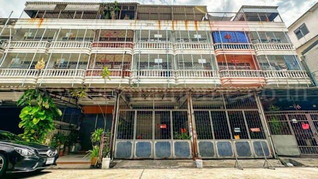 อาคารพาณิชย์ 3.5 ชั้น ลาดพร้าววังหิน 26 ราคาถูกมาก - ลาดพร้าว MRT โชคชัย 4