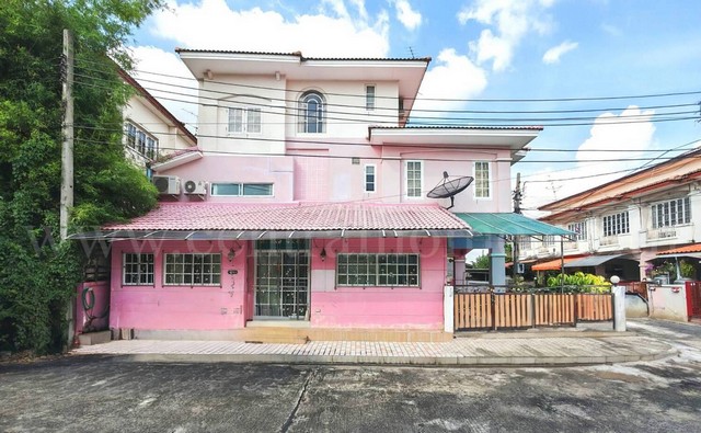 ราคาพิเศษ ทาวน์เฮ้าส์ 2 ชั้นครึ่ง สรานนท์ ติวานนท์ - ปากเกร็ด หลังมุม