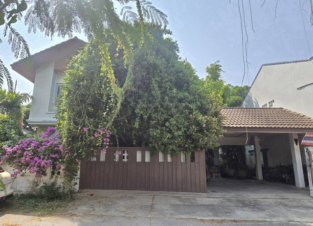 2379 ขาย บ้าน ศรีนครพัฒนา 1 ใกล้กับ เดอะมอลล์บางกะปิ กรุงเทพ บึงกุ่ม