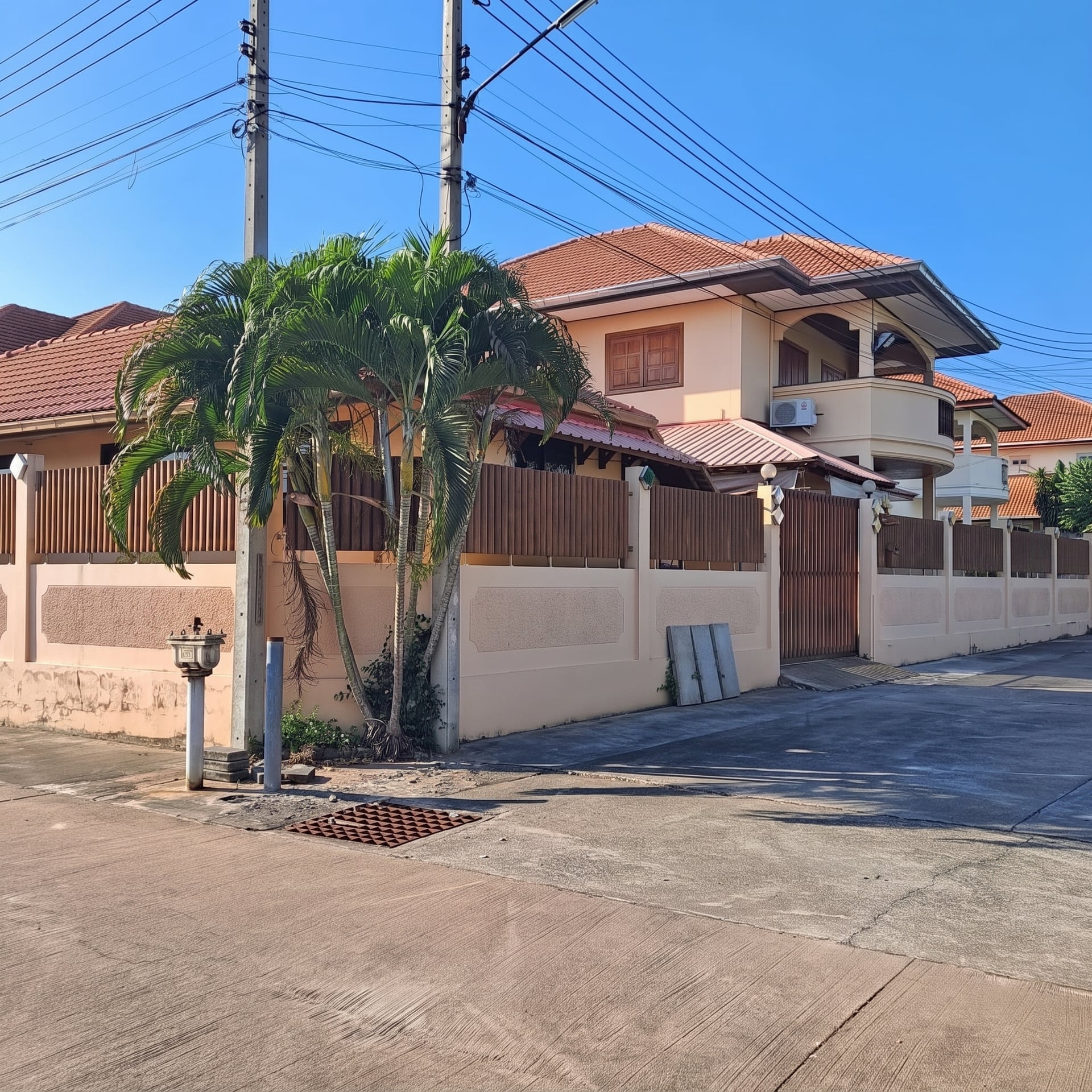 🏡 ขายบ้านเดี่ยวไม้สัก 2 ชั้น เนื้อที่ 88.1 ตารางวา หมู่บ้านรอยัลวิววิลเลจ พัทยา