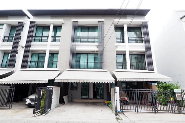 P800 ให้เช่า ขาย ทาวน์โฮม 3 ชั้น โครงการ บ้านกลางเมืองพระราม 9 รามคำแหง 39 ตกแต่งสวยพร้อมอยู่อาศัย