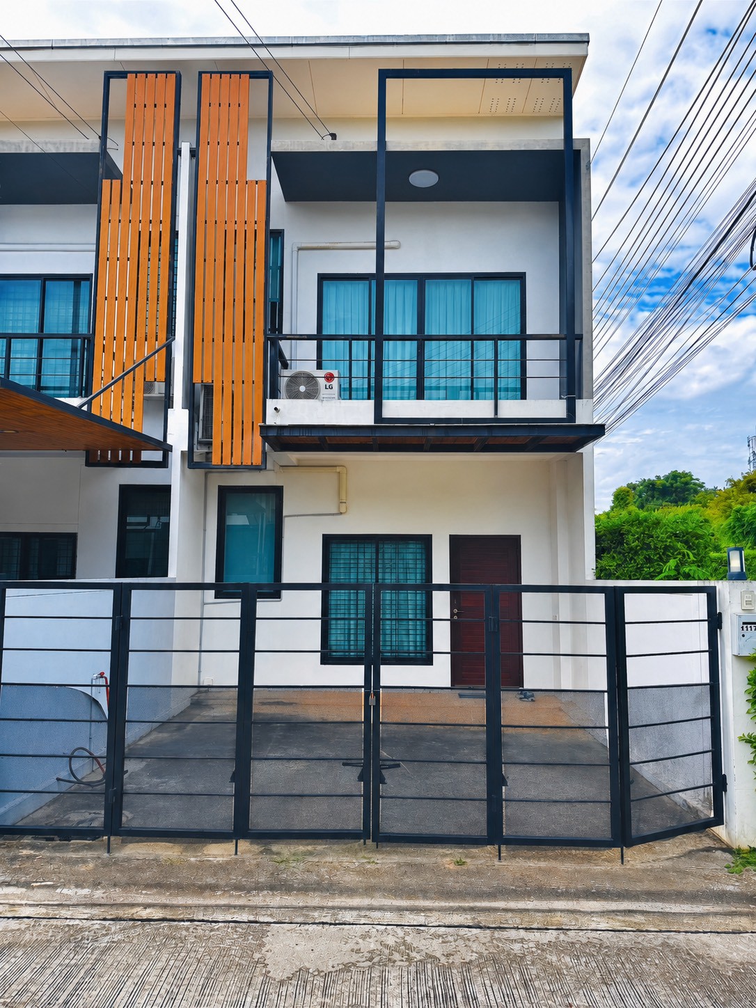 ปรับราคาพิเศษ! ทาวน์โฮม 2 ชั้น ทำเลสืบศิริ โคราช  เหลือเพียง 2,290,000 บาท