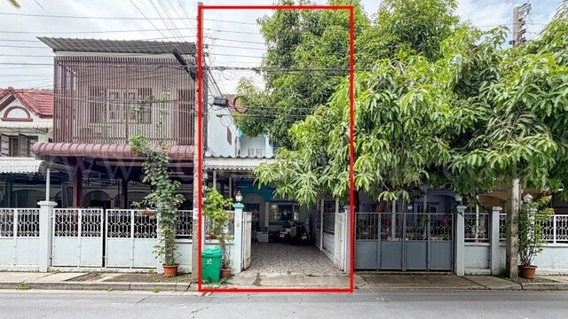 ขายด่วน ทาวน์เฮ้าส์ สรงประภา 9 บุญอนันต์ หลังใหญ่ 25.6 ตร.ว. ต่อเติมครบ พื้นที่กว้าง สภาพดี พร้อมอยู่!