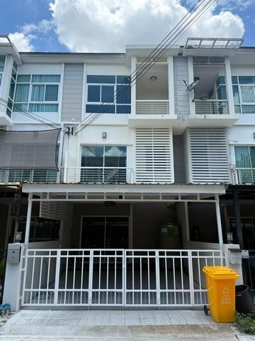 HR 10543 ให้เช่าทาวน์โฮม 3 ชั้น โครงการเมโทร พระราม 9 ถนนคู่ขนานมอเตอร์เวย์ กรุงเทพ ชลบุรี ใกล้มหาลัย Stamford