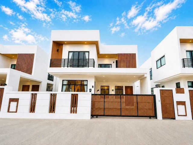 บ้านใหม่ 2 ชั้น ดีไซน์หรู สไตล์โมเดิร์น ทำเลดี แม่เหียะ