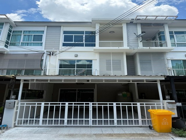 รหัสC7320 บ้านพร้อมเข้าอยู่ได้เลย  ให้เช่าทาวน์โฮม 3 ชั้น โครงการเมโทร พระราม 9 ตกแต่งพร้อมอยู่
