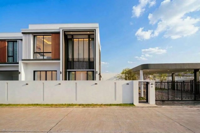 ราคาพิเศษหลังสุดท้าย 6,990,000 บาท บ้านพูลวิลล่าสวย อ.หางดง