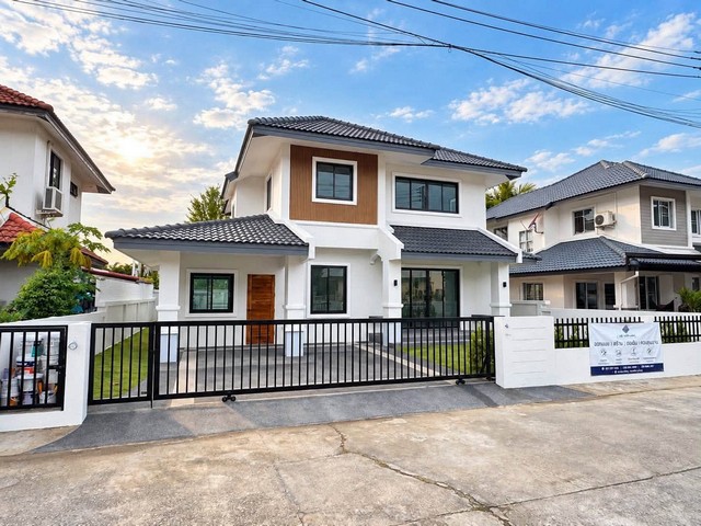 บ้านเดี่ยว 2 ชั้น ยู่ได้ทั้งครอบครัว มีพื้นที่เป็นสัดส่วน ป่าแดด