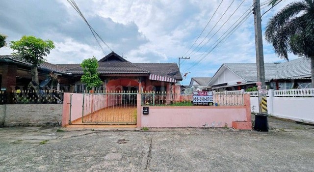 บ้านแฝด รวิพร เพลส หลังริม เนินพลับหวาน สำหรับอยู่อาศัยหรือซื้อลงทุนรีโนเวต ทำเลดี ราคาถูกมาก