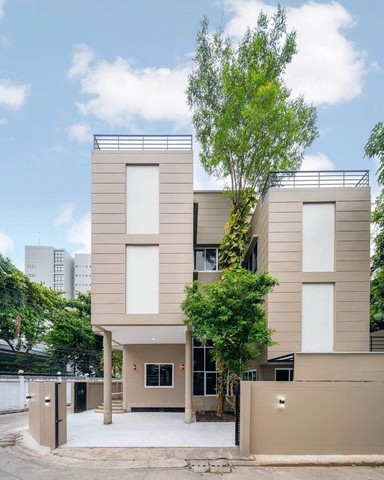 ขาย / ให้เช่า บ้านเดี่ยว/โฮมออฟฟิศ 3.5 ชั้น รีโนเวทใหม่ | ทำเลวิภาวดี–จตุจักร ใกล้ BTS หมอชิต