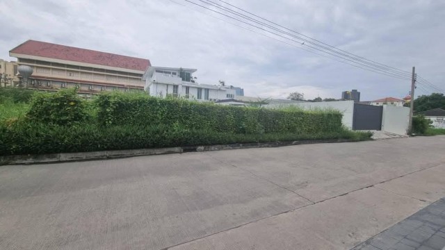 ให้เช่า #ที่ดินเปล่า ซอยราชวินิตบางแก้ว หลังเมกาบางนา #ใกล้โรงเรียนราชวินิตบางแก้ว  #ย่านบางนา095-1642956 EE