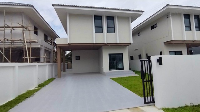 บ้านสร้างใหม่สไตล์ Modern Contemporary เดินทางสะดวก สันทราย